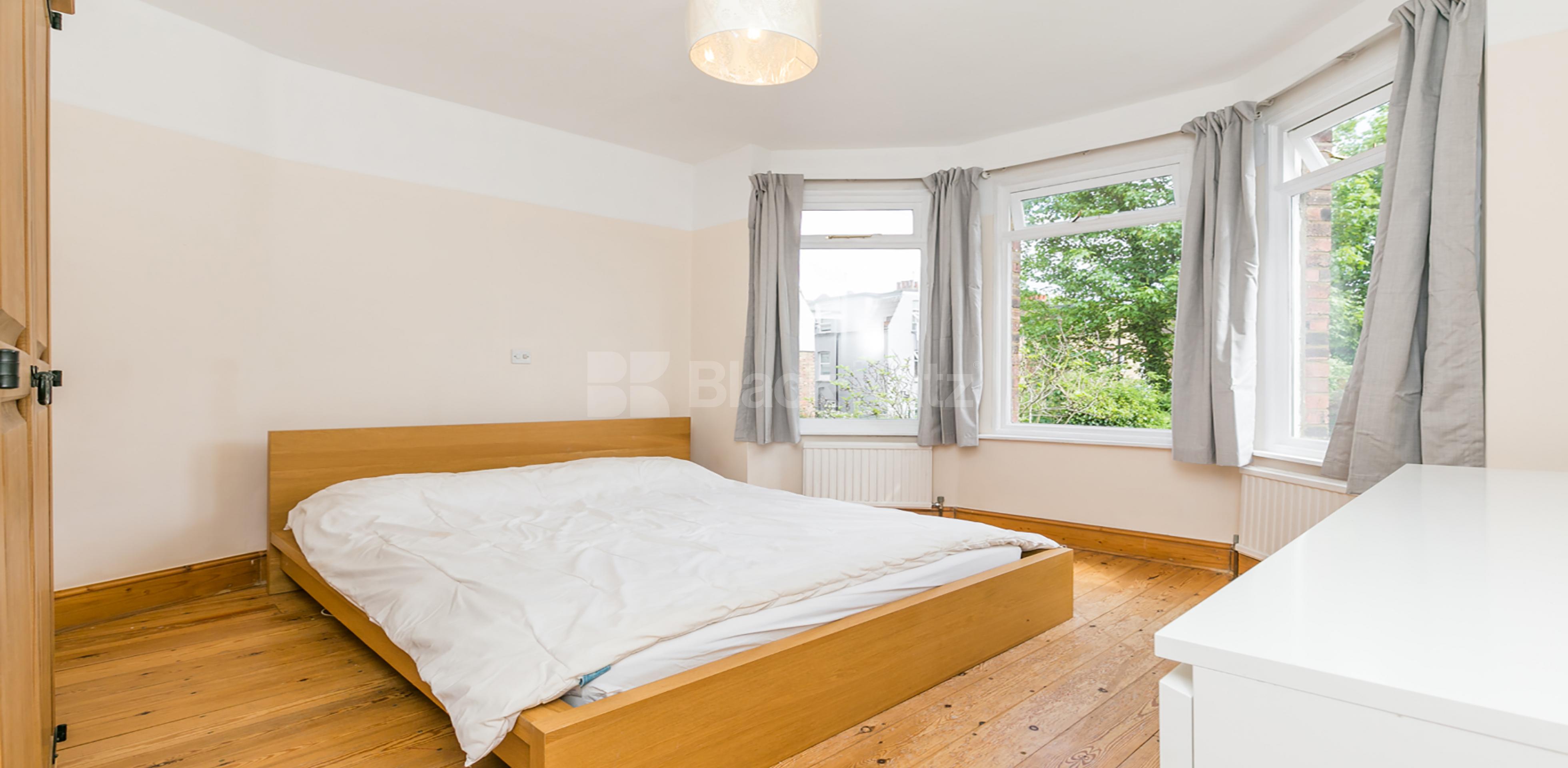 Modern and stylish bathroom 2 Bedroom Flat in Goodwyns Vale N10
